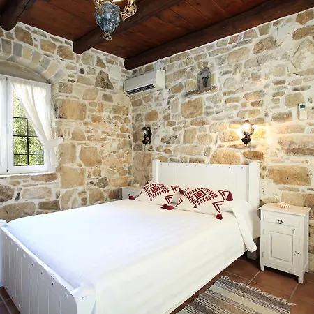 Villa Villa Kamilari *